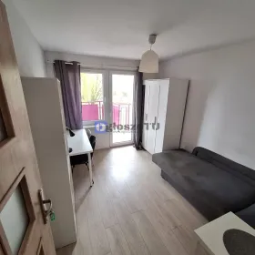 5pok 62met ok. Dokerskiej BALKON/PIWNICA (Wrocław)